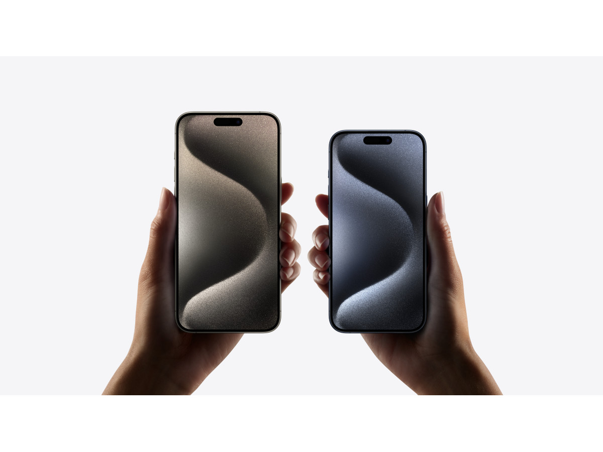 iPhone 15 Pro — вид спереди